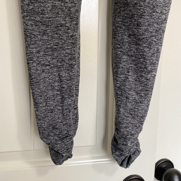 Beyond Yoga Space Dye Legging Gray Ruched Leg Athletic Workout Size M - Picture 6 of 8